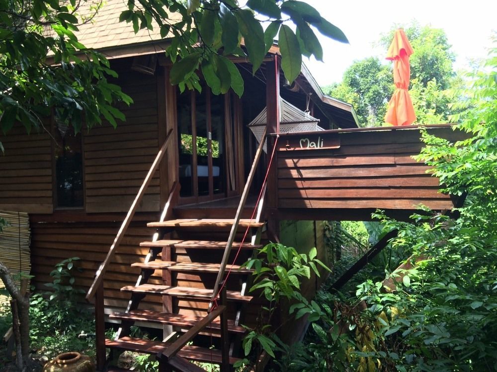 Serendipity Beach Resort Koh Lipe Exterior foto